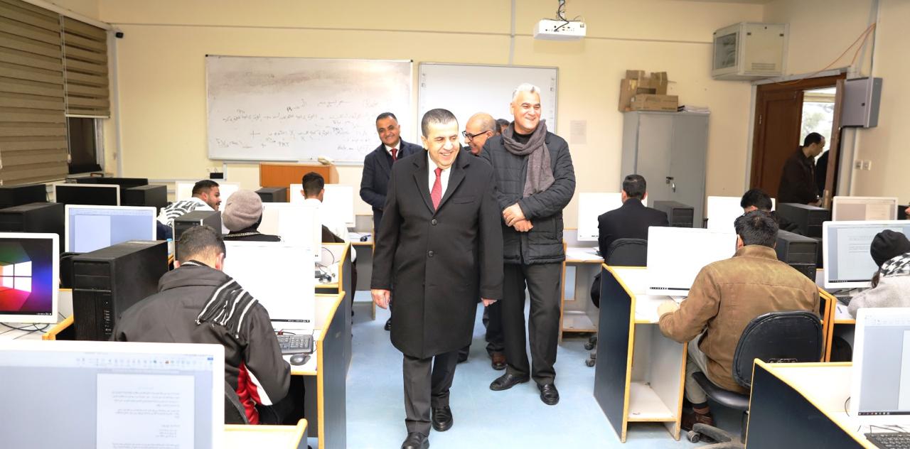 العجلوني يتفقد سير امتحان “الشامل” العملي للدورة الشتوية في جامعة البلقاء التطبيقية