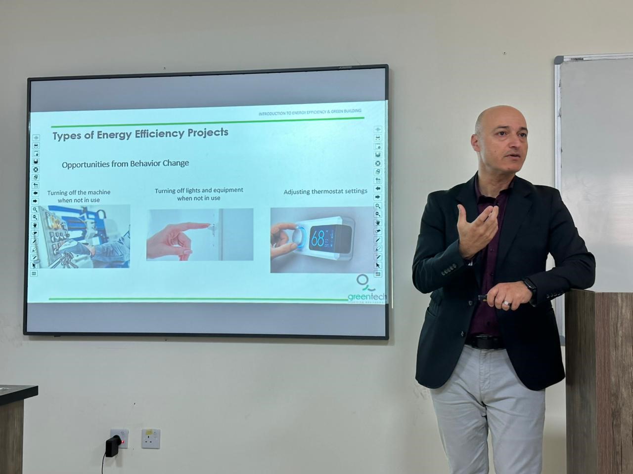 هندسة عمّان العربية تعقد ورشة متخصصة بعنوان كفاءة الطاقة والتعريف بشهادة مدير الطاقة الدولية