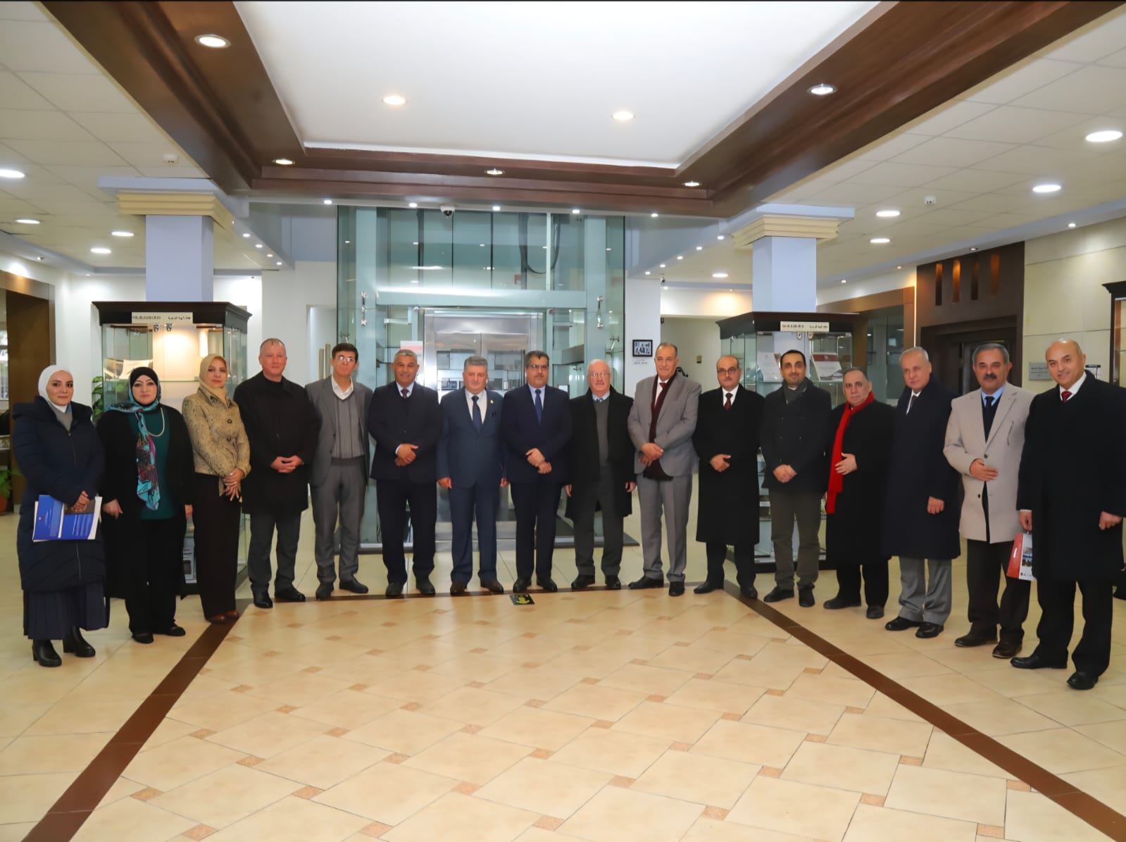 رئيس جامعة البترا يبحث مع جمعية عون التعاون في توثيق التاريخ الوطني - صور