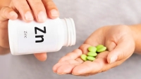 مكملات الزنك لفترات طويلة.. 7 آثار جانبية قد تهدد صحتك