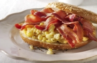 احتفال صحي.. كيف تحمي معدتك من أطعمة رأس السنة الثقيلة