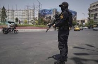 فارس: مقتل 3 أشخاص وإصابة 17 آخرين في هجوم مسلح على مقر للشرطة غرب إيران