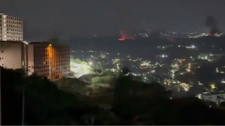 الولايات المتحدة تقصف كاراكاس ومناطق حيوية في فنزويلا (شاهد)