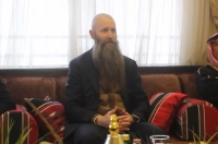 من التعاطي مع الحكومات فمنظمات المجتمع المدني فشيوخ العشائر.. قراءة في حركة السفير الاميركي! #عاجل