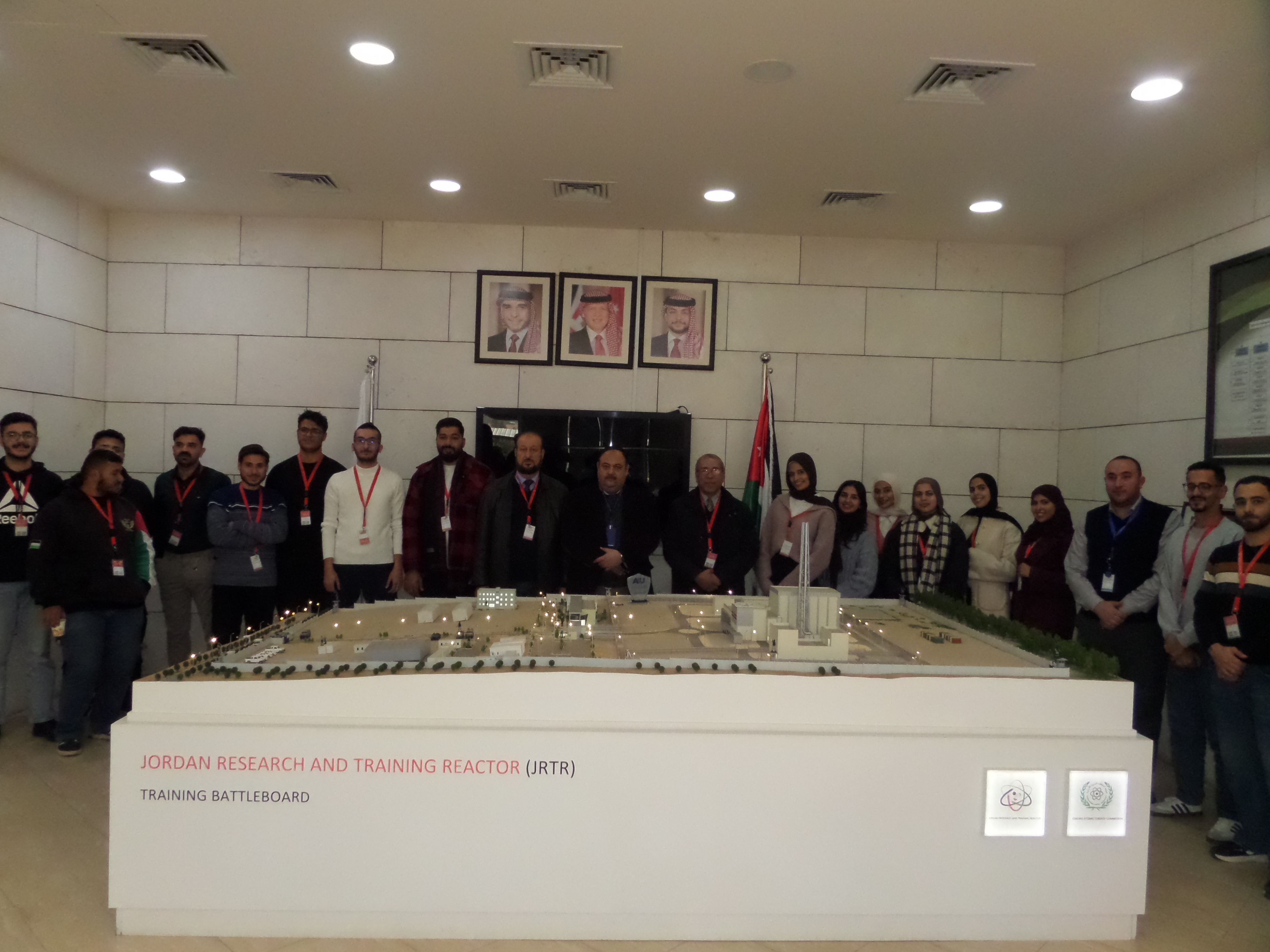 طلبة قسم هندسة الطاقة المتجددة في عمان العربية يزورون المفاعل النووي الأردني للبحوث والتدريب