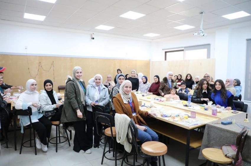 قسم هندسة العمارة في عمان العربية ينظم ورشة عمل إبداعية في التشكيل بالصلصال