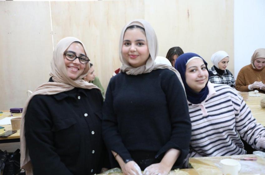 قسم هندسة العمارة في عمان العربية ينظم ورشة عمل إبداعية في التشكيل بالصلصال