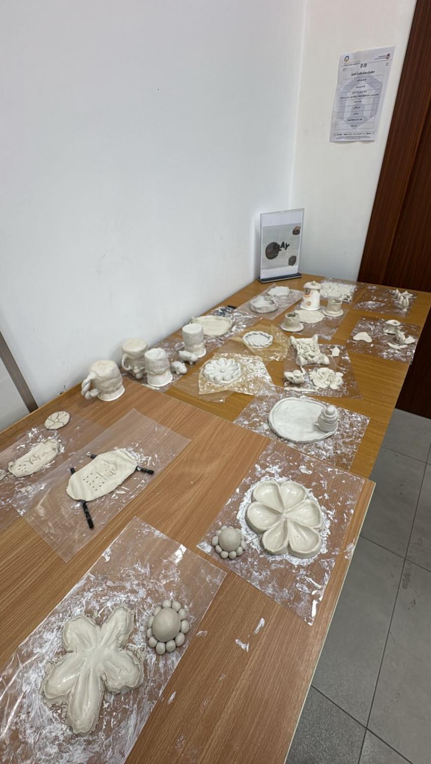 قسم هندسة العمارة في عمان العربية ينظم ورشة عمل إبداعية في التشكيل بالصلصال