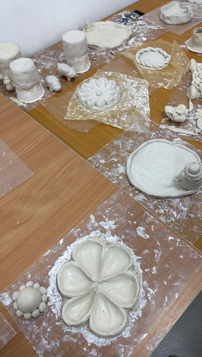 قسم هندسة العمارة في عمان العربية ينظم ورشة عمل إبداعية في التشكيل بالصلصال