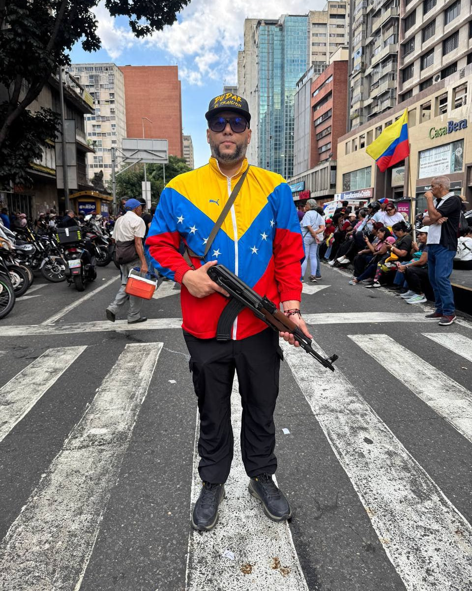 ملايين الفنزويليين ينزلون الى شوارع كاركاس تنديدا باختطاف رئيسيهم مادورو وزوجته - فيديو وصور