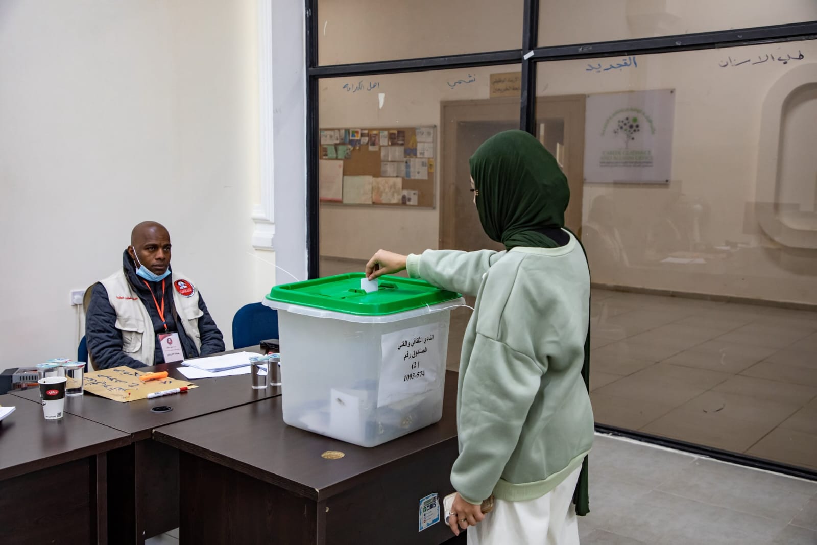 رئيس الجامعة الهاشمة يتفقد انتخابات الأندية الطلابية ويؤكد أهمية تعزيز دور الشباب والأنشطة الطلابية