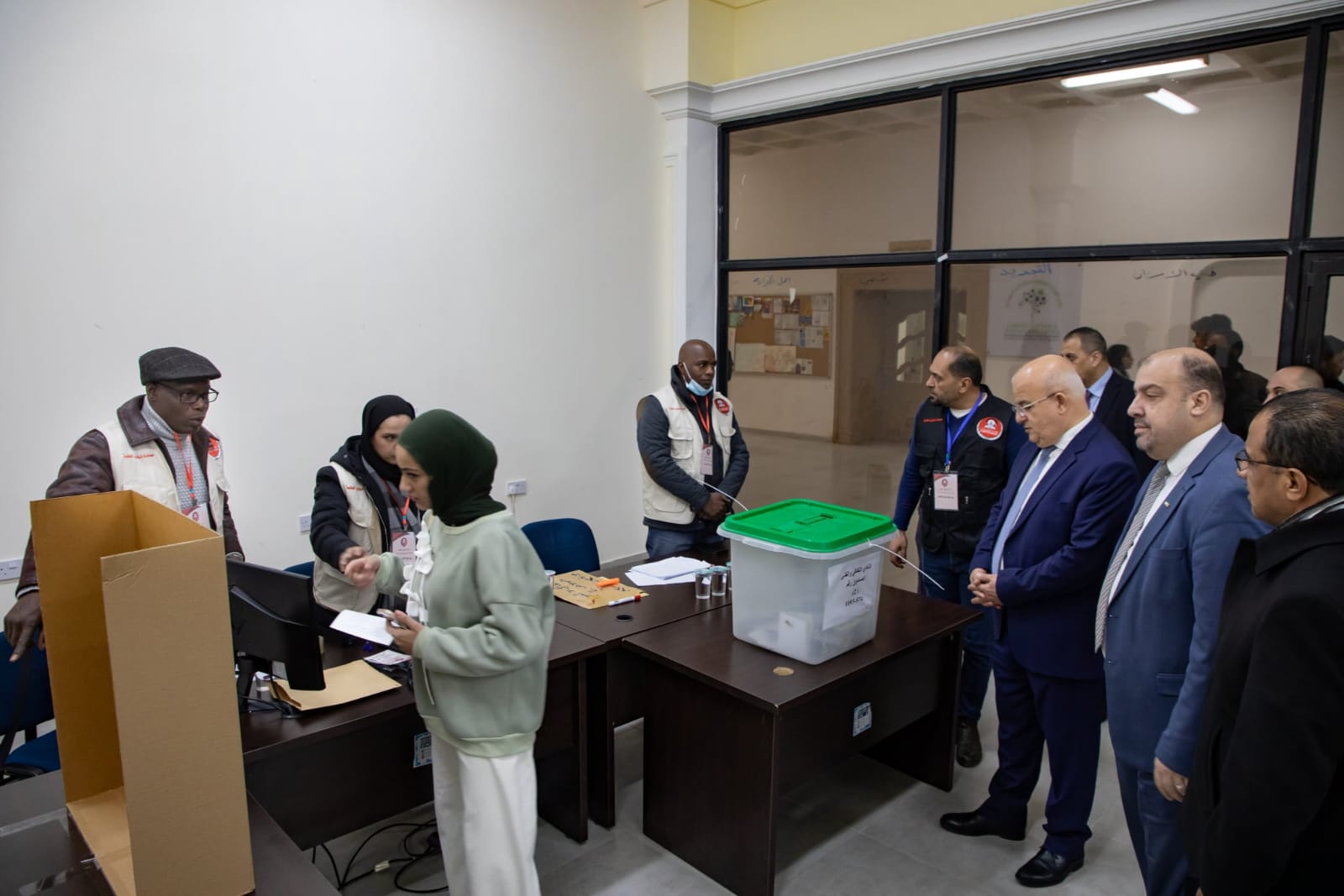 رئيس الجامعة الهاشمة يتفقد انتخابات الأندية الطلابية ويؤكد أهمية تعزيز دور الشباب والأنشطة الطلابية