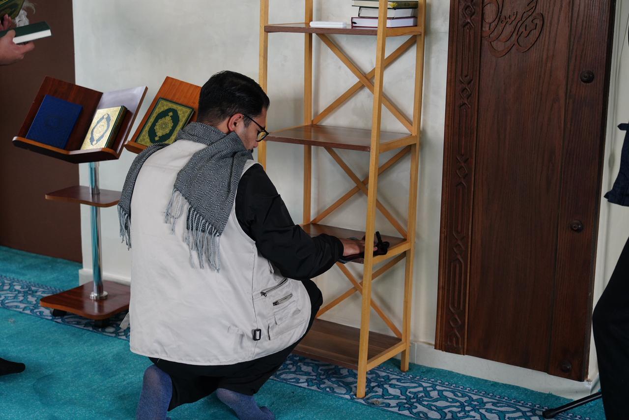 كلية الآداب والعلوم في جامعة عمان العربية تنظم مبادرة تطوعية لتنظيف مسجد الجامعة