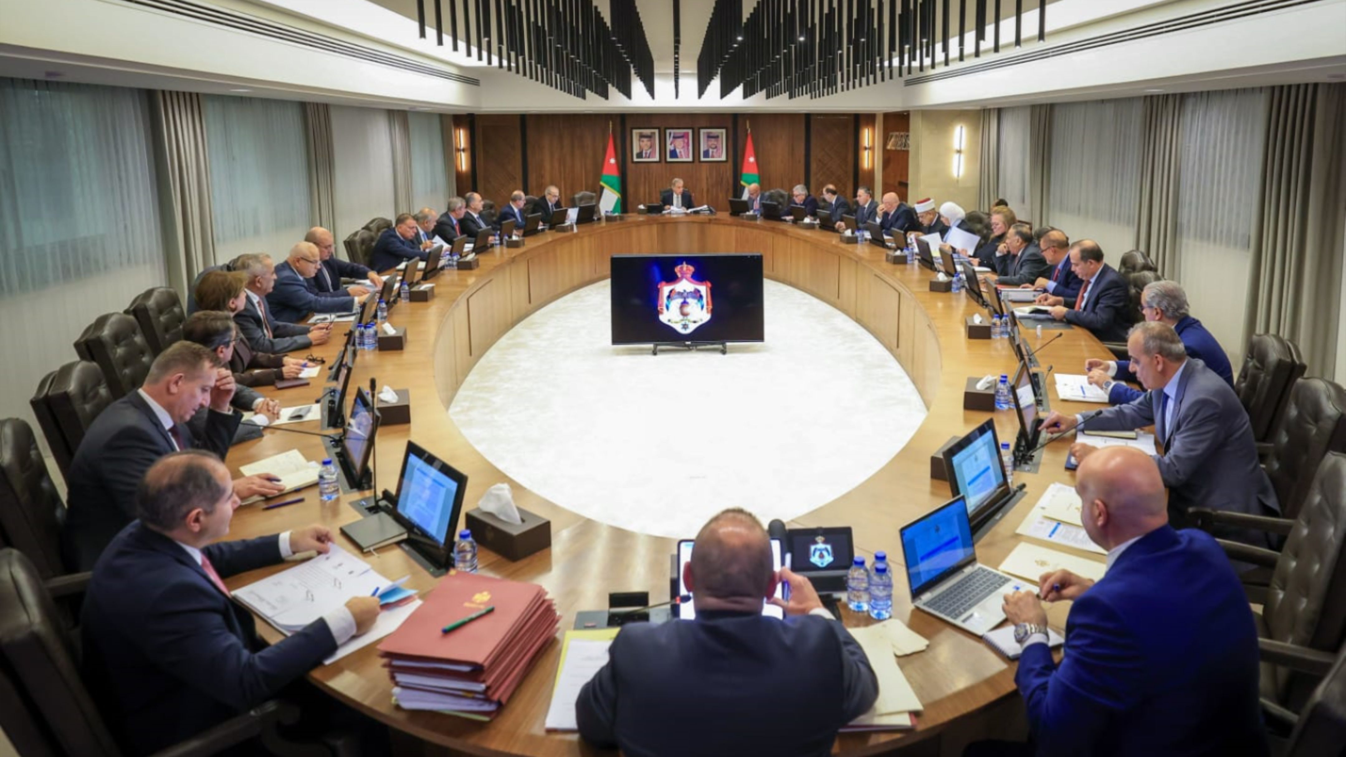 بين رؤية الملك وأداء الحكومة… متطلبات المرحلة القادمة #عاجل