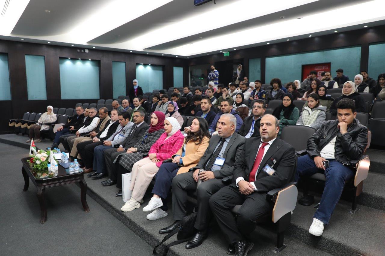 جلسة تعريفية ببرنامج المسرّع المهني في جامعة عمان العربية - صور