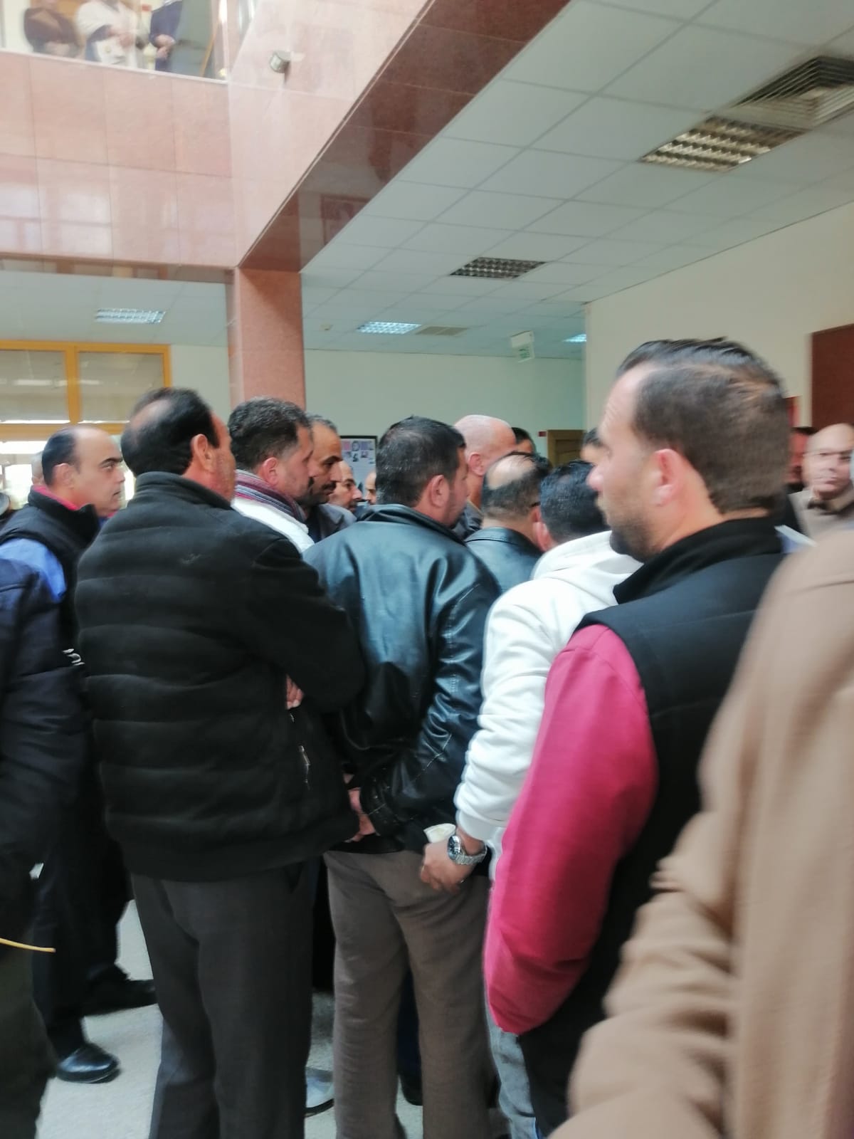 اعتصام لموظفين وأعضاء هيئة تدريس في جامعة الحسين.. والخرابشة: نواجه ظروفا صعبة  