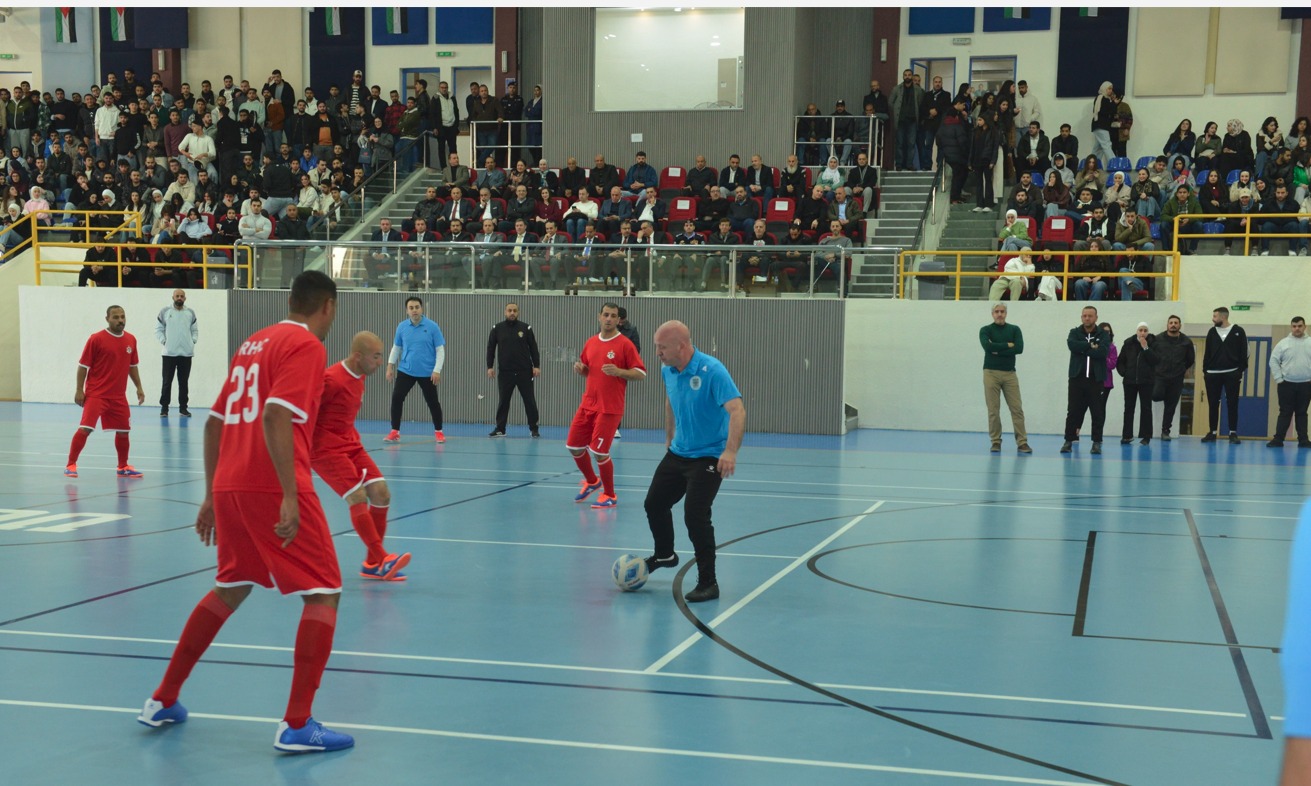 جامعة البترا تنظم مباراة ودية مع فريق الديوان الملكي الهاشمي - صور