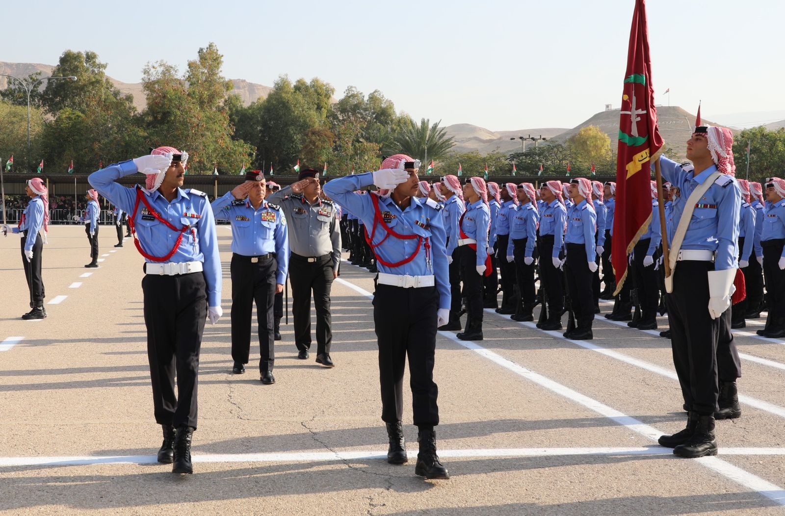 اللواء المعايطة يرعى تخريج دورة جديدة لمستجدّي الأمن العام