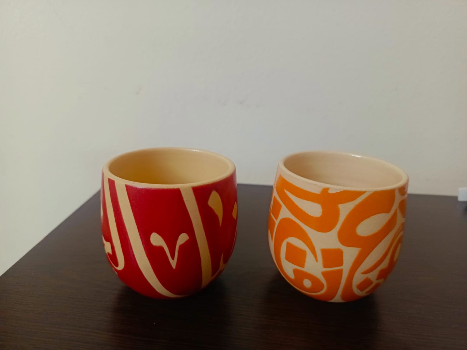 ضمرة تُبدع في تحويل الطين إلى قطع فنية نابضة بالحياة وتقول اني بميراث قومي فخور