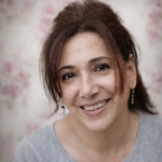 ضمرة تُبدع في تحويل الطين إلى قطع فنية نابضة بالحياة وتقول اني بميراث قومي فخور