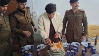 ببلاغ لخط النجدة.. شاب عراقي يحتفل بعيد ميلاده في مركز الشرطة