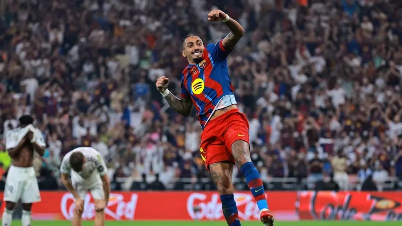 جدة.. مدينة تبتسم لرافينيا في كل زيارة مع برشلونة