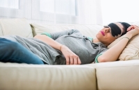 النوم الصحي.. كيف توازن بين القليل والكثير منه لتحمي عقلك وجسمك