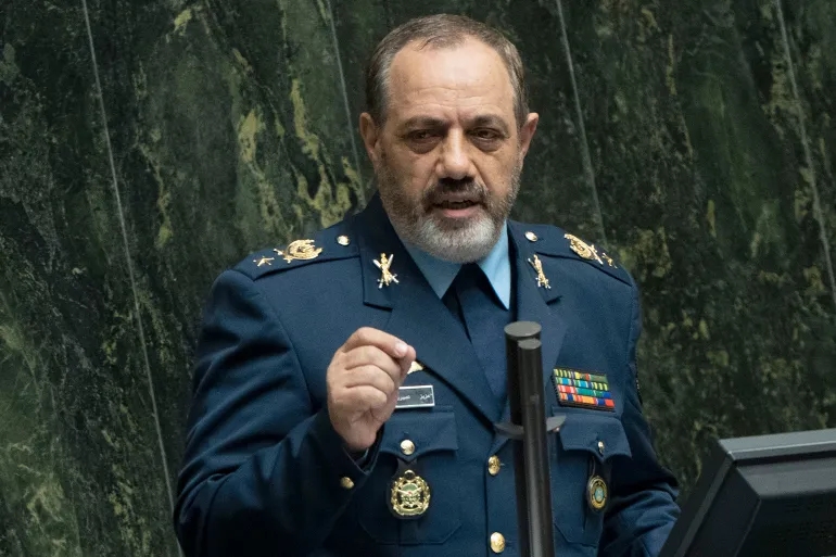 وزير الدفاع الإيراني يتوعد بـرد مدمر على أي اعتداء