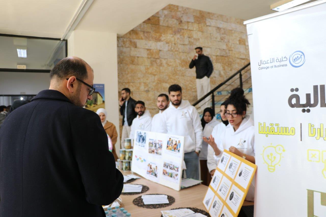 كلية الأعمال في عمان العربية تنظم مسابقة بعنوان: اقتصادنا … قرارنا… مستقبلنا لطلبة الكلية