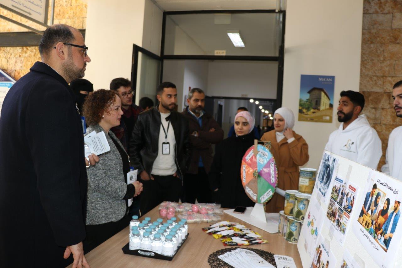 كلية الأعمال في عمان العربية تنظم مسابقة بعنوان: اقتصادنا … قرارنا… مستقبلنا لطلبة الكلية