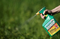 شركة كيميائية عملاقة تواجه دعاوى قضائية ضخمة بسبب مرض السرطان