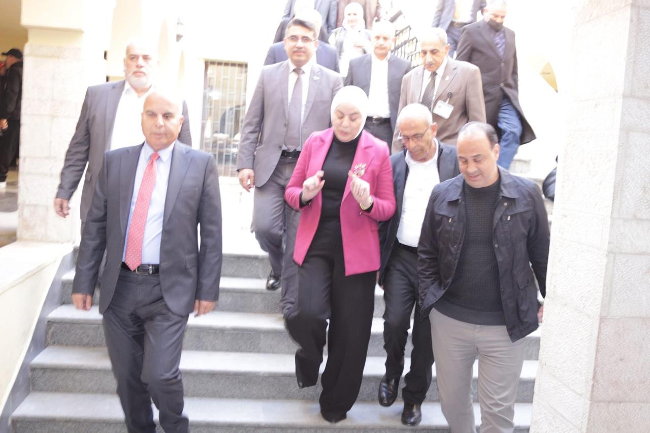 جامعة عمان العربية تشارك في احتفالية اليوم التطوعي العالمي وتُكرَّم لدورها المجتمعي