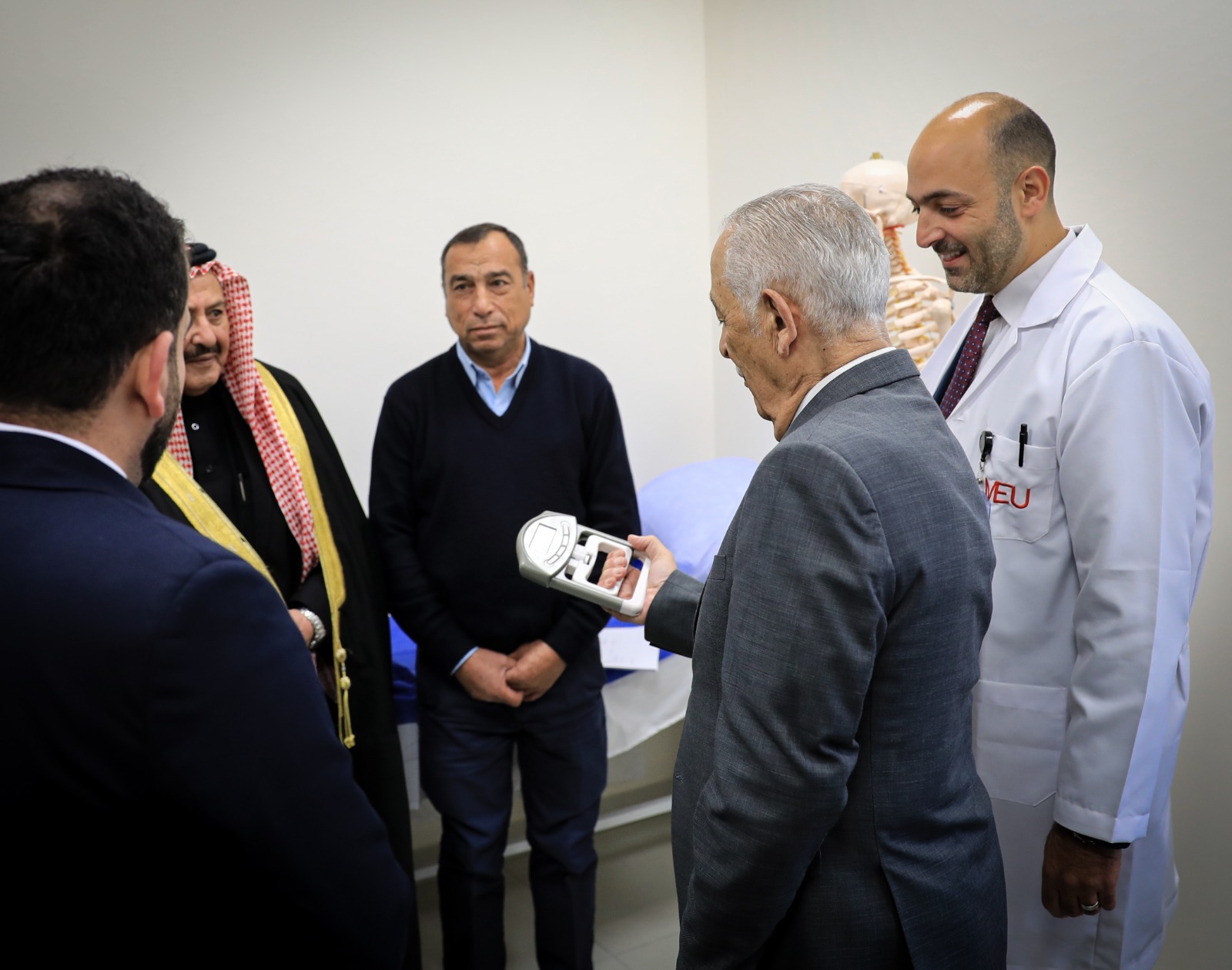 العيسوي يرعى افتتاح مركز جامعة الشرق الأوسط للعلاج الحكمي