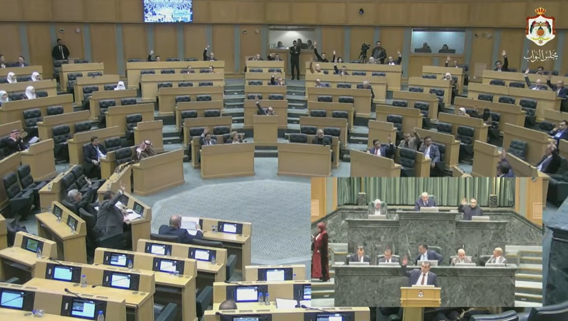 بعد نقاش وجدل دستوري.. النواب يفوّض مجلس الوزراء بفرض الرسوم على المعاملات المقدمة للكاتب العدل #عاجل