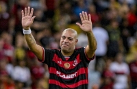 أيها الوغد.. الإمبراطور أدريانو يحذر محتالا سرق أموال والدته (فيديو)