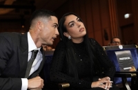 رونالدو يوجه رسالة لخطيبته جورجينا (صورة)