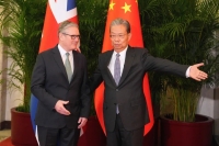 ستارمر يدعو من بكين إلى شراكة إستراتيجية شاملة مع الصين