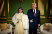 ترامب ينبهر بأظافر نيكي ميناج.. والأخيرة تصرح: أنا المعجبة رقم واحد بك! (صور+ فيديو)