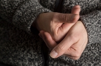 ما خطورة فرقعة المفاصل؟