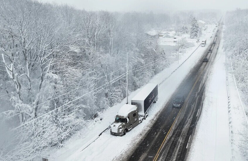 ارتفاع عدد ضحايا العاصفة الثلجية في الولايات المتحدة إلى 85 قتيلا