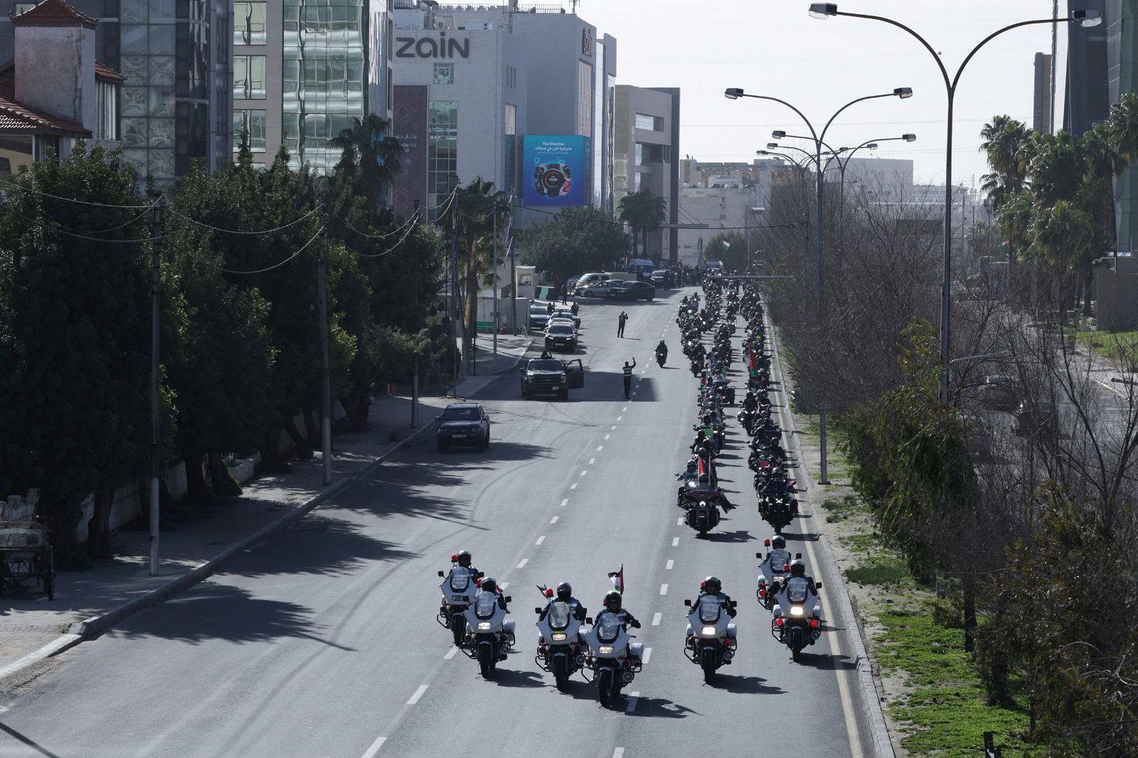 مسيرة ضخمة انطلقت من الشركة وجابت شوارع عمّان.. زين تحتفي بالعيد الرابع والستين لميلاد جلالة الملك