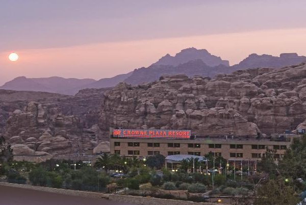 فندق كراون بلازا البترا: خسائر متراكمة على الضمان الاجتماعي.. وغياب كامل للمساءلة #عاجل