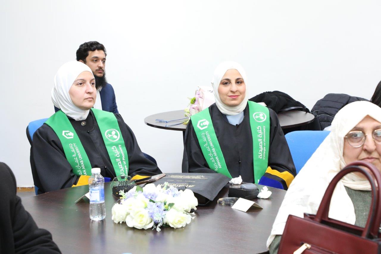 جامعة عمان العربية تحتفي بتخريج الدفعة الأولى من ماجستير اليقظة الدوائية والشؤون التنظيمية