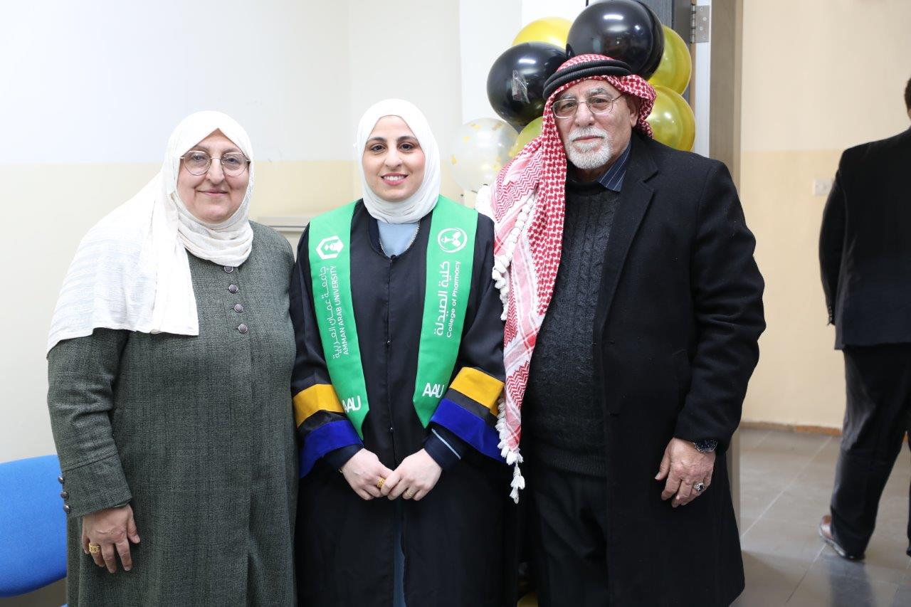 جامعة عمان العربية تحتفي بتخريج الدفعة الأولى من ماجستير اليقظة الدوائية والشؤون التنظيمية