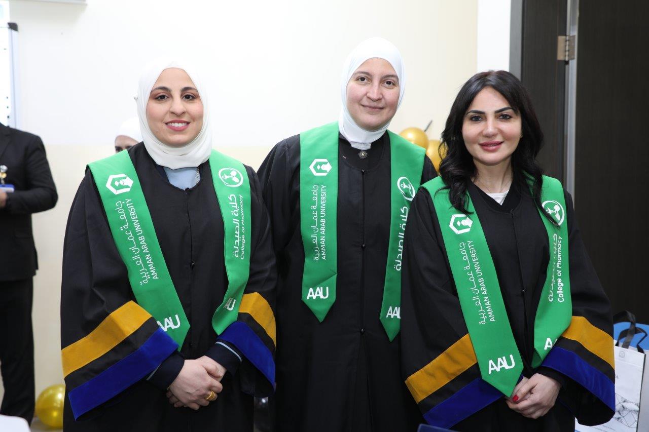 جامعة عمان العربية تحتفي بتخريج الدفعة الأولى من ماجستير اليقظة الدوائية والشؤون التنظيمية