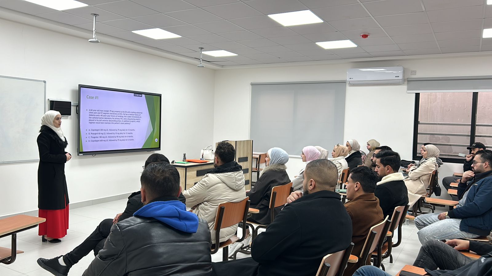 كلية الصيدلة في عمان العربية تستضيف ورشة علمية متخصصة حول دور الصيدلي السريري