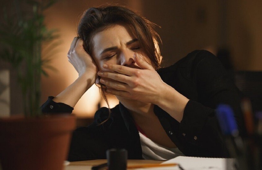 علماء يكشفون الدور العصبي الغامض للتثاؤب