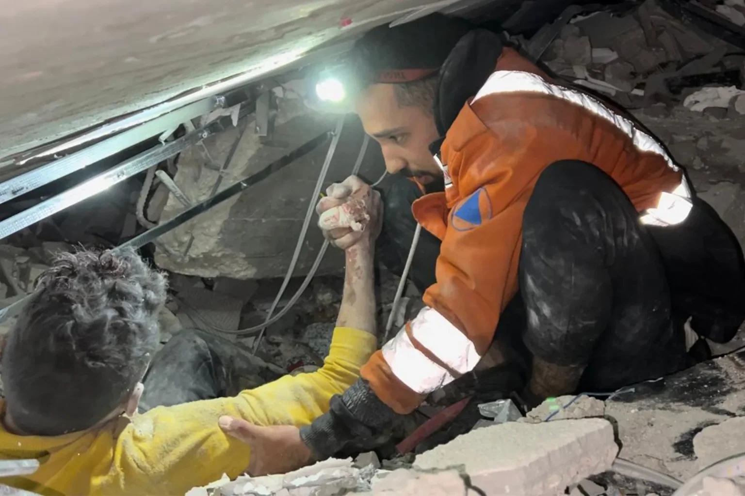 عودة مجازر الفجر.. 18 شهيداً في حيي التفاح والزيتون وخانيونس والبريج اليوم