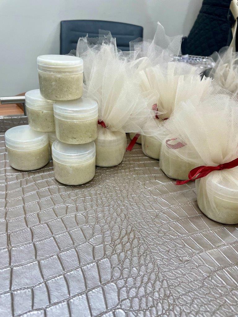 طلبة كلية الصيدلة في عمان العربية يحولون المعرفة النظرية إلى منتجات صيدلانية وتجميلية مبتكرة