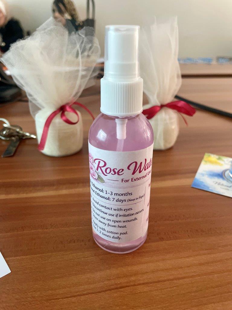 طلبة كلية الصيدلة في عمان العربية يحولون المعرفة النظرية إلى منتجات صيدلانية وتجميلية مبتكرة